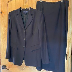 Beautiful PRESTON & YORK 2 PC SUIT. SZ 14. Long skirt. Button up blazer. Black.
